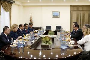 Mayor Taron Margaryan met with the Mayor of Glendale Vardan Karapetyan