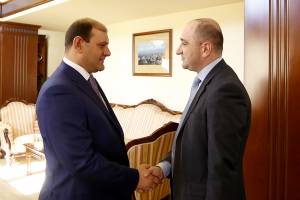 Mayor Taron Margaryan welcomes the members of Tbilisi delegation