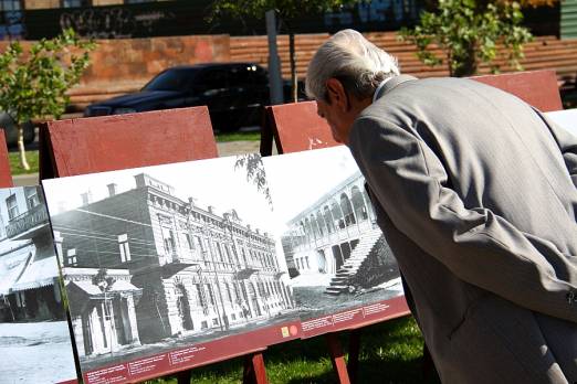 «Հին ու նոր Երևան» խորագրով ցուցահանդես՝ Խաչքարերի պուրակում