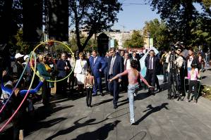 Mayor Taron Margaryan walks about festive Yerevan