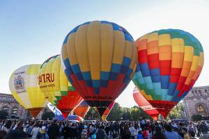 Mayor Taron Margaryan is present at the ceremony of start of  the International Balloon Festival “Discover Armenia from the sky”