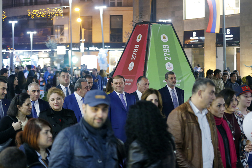 Mayor Taron Margaryan walked about festive night Yerevan