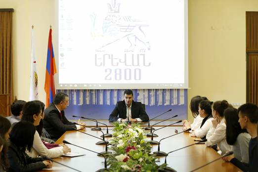 «Հաջողության են հասնում նրանք, ովքեր վերցնում են պատասխանատվություն և՛ արածի, և՛ չարածի համար». ավագ դպրոցների սաները՝ քաղաքապետարանում