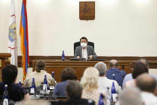 «Մոտեցումը պետք է լինի գերլուրջ». քաղաքապետ Մարությանը հանդիպել է բուժհիմնարկների տնօրենների հետ
