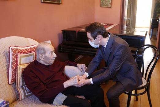 Мэр вручил Владилену Баляну титул Почетного гражданина Еревана