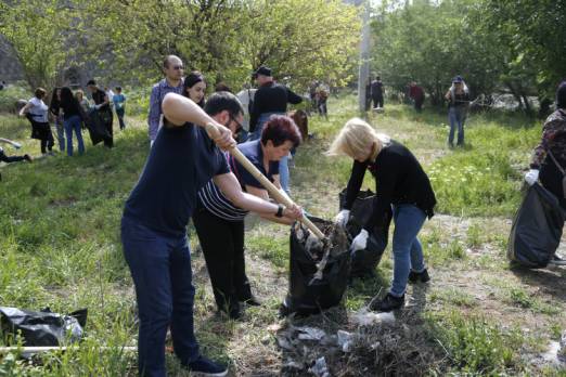 «Մենք պետք է մեր վարքը փոխենք, որ մաքուր քաղաք ունենանք». քաղաքապետ Հրաչյա Սարգսյանը մասնակցել է համապետական շաբաթօրյակին