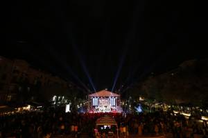 Мировой джаз в армянских оттенках: мэр Еревана присутствовал на концерте под открытым небом