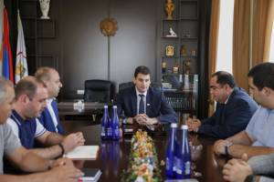 Mayor Hrachya Sargsyan introduces new heads of Erebuni and Kanaker-Zeytun administrative districts