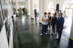 Ambassador of France to Armenia accompanied by Yerevan First Deputy Mayor visits jubilee exhibition of Modern Art Museum