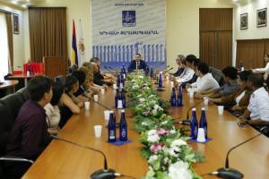 Levon Hovhannisyan hosts Los Angeles Mayor’s young ambassadors