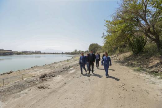 Երևանյան լճի հարակից տարածքում շարունակվում է հանգստի գոտու կառուցման ծրագիրը. քաղաքապետն աշխատանքային շրջայց է կատարել