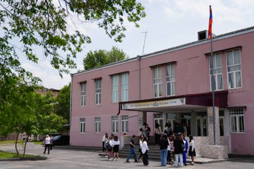 Ереванская школа №180 названа в честь известного писателя, публициста Запел Есаян