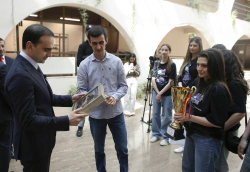 Yerevan Mayor Tigran Avinyan hosts participants of “Yerevan Foxes” club