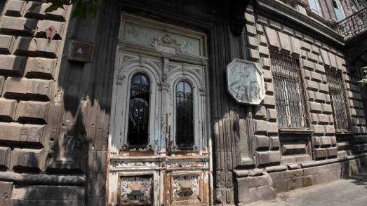 Սեփականատերերը պարտավոր են պահպանել հուշարձան-շենքերը. քաղաքապետարանը ԿԳՄՍ նախարարության հետ նոր գործընթաց է սկսել