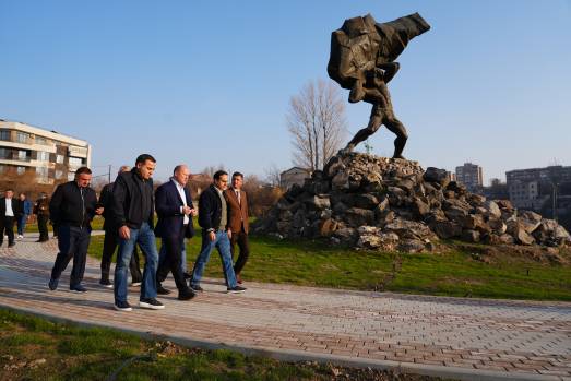 Երևանի և Ռոստովի քաղաքապետները ծառեր են տնկել «Տորք Անգեղ» արձանի հարակից տարածքում կառուցվող այգում