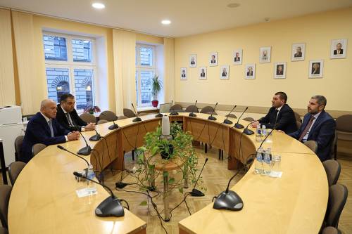 Երևանի քաղաքապետի առաջին տեղակալ Արմեն Փամբուխչյանն այցելել է Լատվիայի խորհրդարան