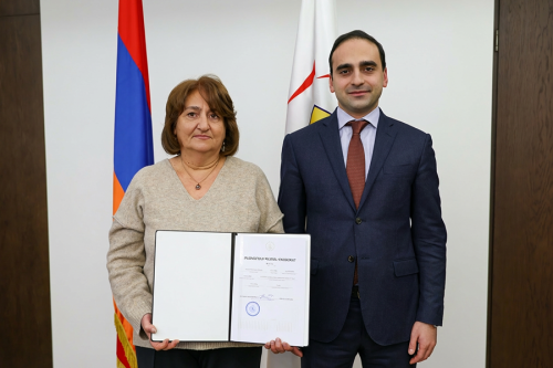 Yerevan Mayor Tigran Avinyan Hands Over Apartment Purchase Certificates