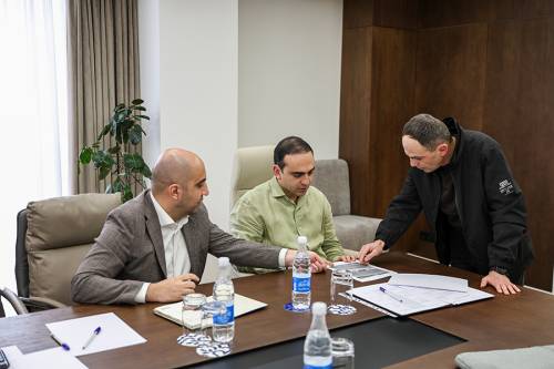 Мэр Тигран Авинян принял жителей Еревана