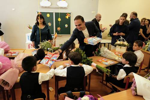 Դպրոցը՝ գիտելիքի, ընկերության ու ինքնավստահության ճանապարհ. Տիգրան Ավինյանն այցելել է հ.135 հիմնական դպրոց