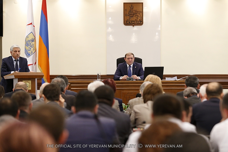 Мэр Еревана: Наш долг – поддержать семьи наших героев – погибших военнослужащих и добровольцев