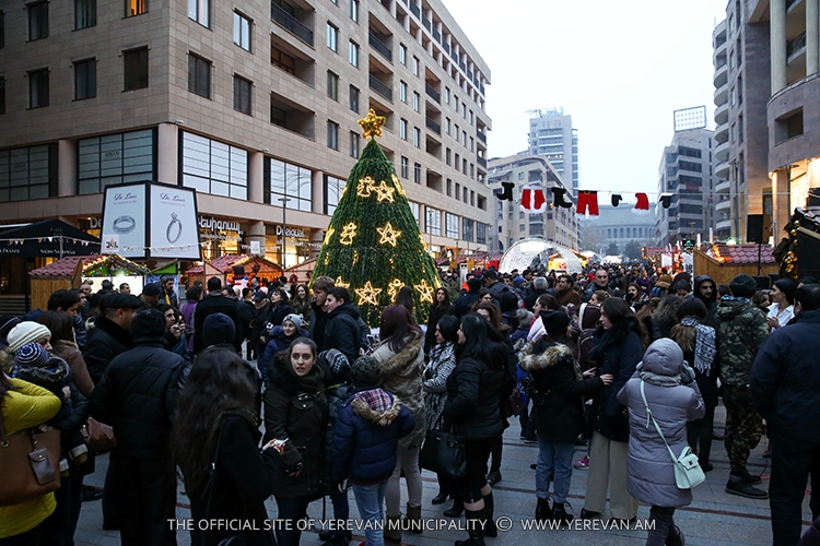 В центре Еревана открылась Рождественская ярмарка В центре Еревана открылась Рождественская ярмарка