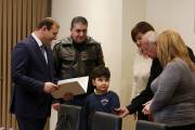 Քաղաքապետ Տարոն Մարգարյանը նոր բնակարանների բանալիներ է հանձնել Գագիկ Մկրտչյանի և Յուրի Տեփանոսյանի ընտանիքներին