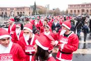 «Վազիր և օգնիր». Երևանում անցկացվել է Ձմեռ պապերի Ամանորի բարեգործական վազքարշավը