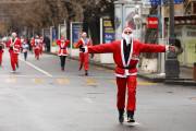 «Վազիր և օգնիր». Երևանում անցկացվել է Ձմեռ պապերի Ամանորի բարեգործական վազքարշավը