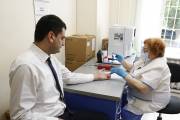 Мэр Еревана присоединился к Международному дню донора и сдал кровь